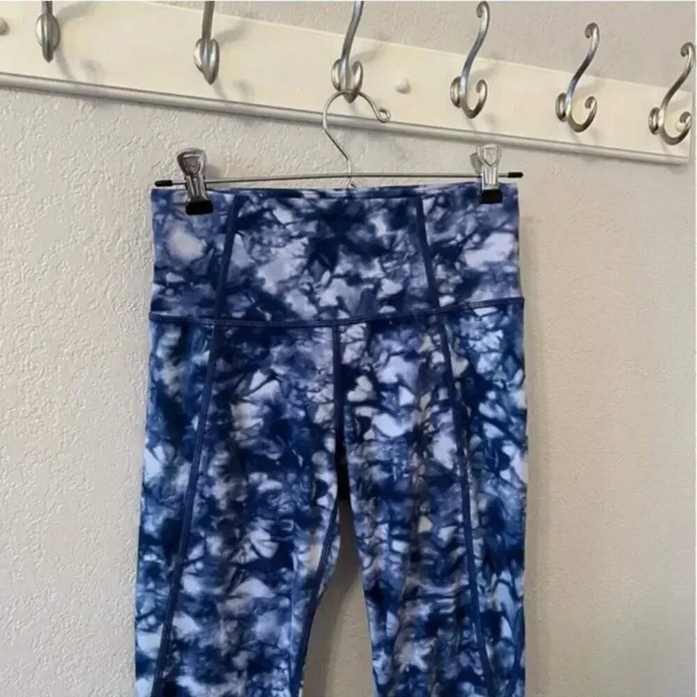 Athleta Blue Tie Dye Salutation 7/8 Tights in Powervita